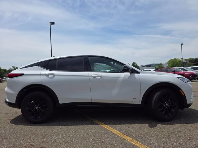 2026 Summit White Buick Envista Sport Touring FWD SUV