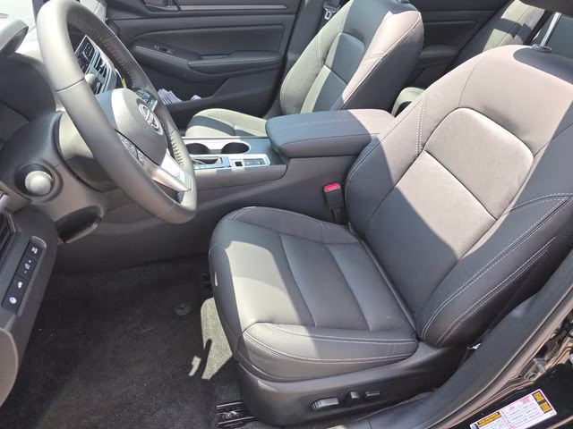 2026 Super Black Clearcoat Nissan Altima 2.5 SV FWD Sedan