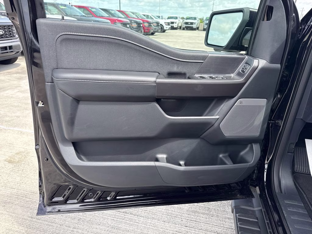 2026 Agate Black Metallic Ford F-150 Lariat RWD Truck
