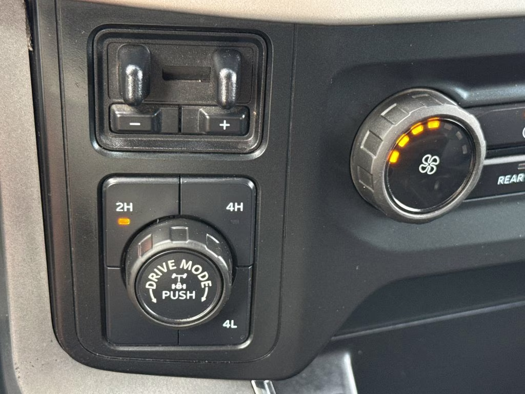2021 Oxford White Ford F-150 XLT 4X4 Truck