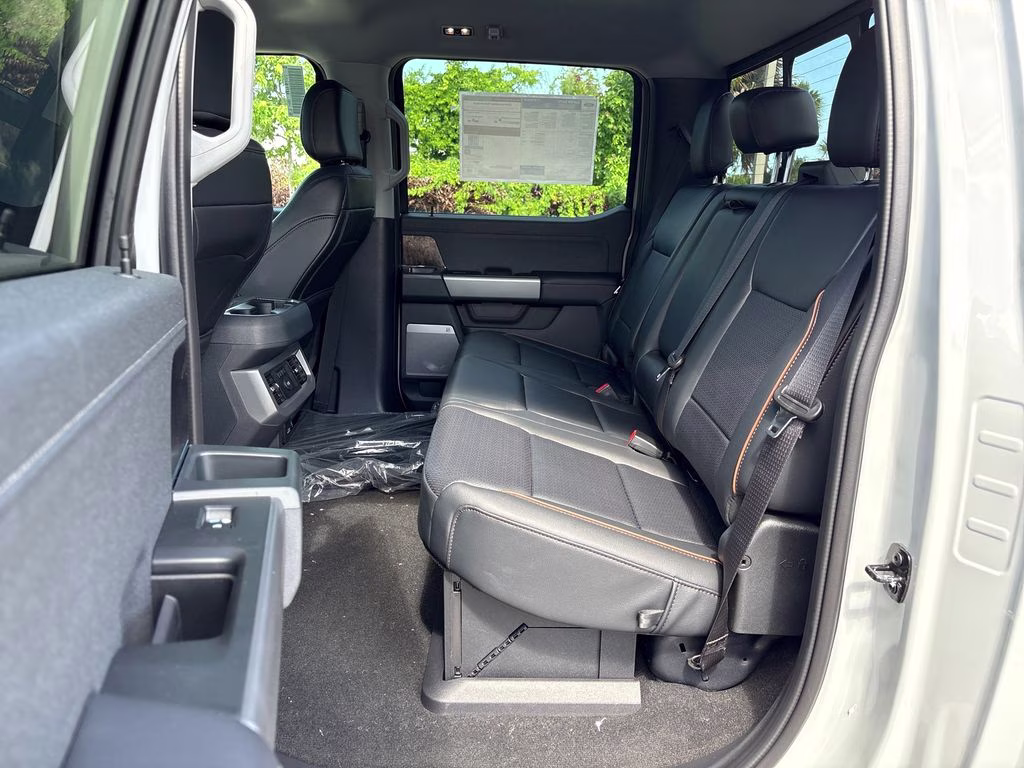 2026 Avalanche Ford Super Duty F-250 SRW Lariat 4X4 Truck