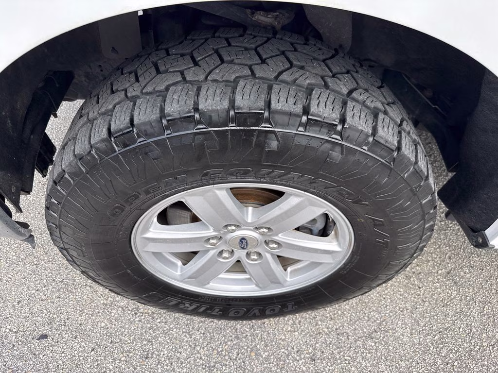 2021 Oxford White Ford F-150 XLT 4X4 Truck