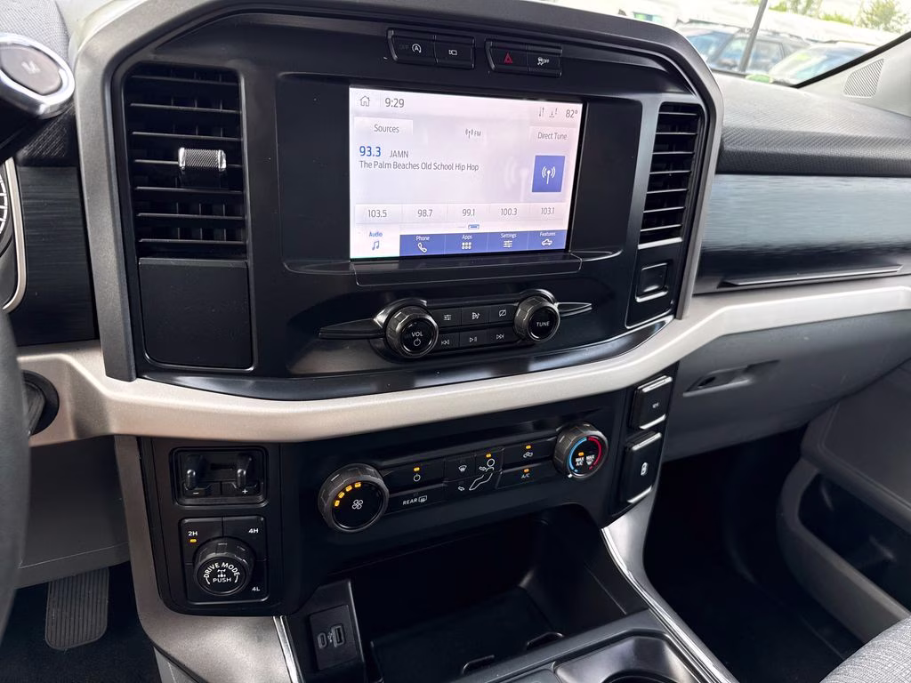 2021 Oxford White Ford F-150 XLT 4X4 Truck
