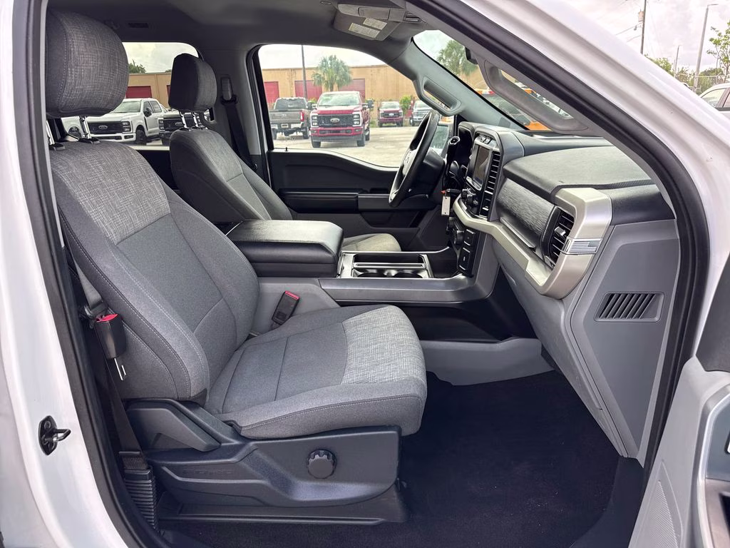 2021 Oxford White Ford F-150 XLT 4X4 Truck