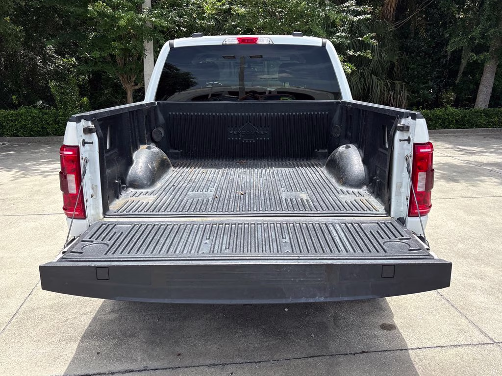 2021 Oxford White Ford F-150 XLT 4X4 Truck
