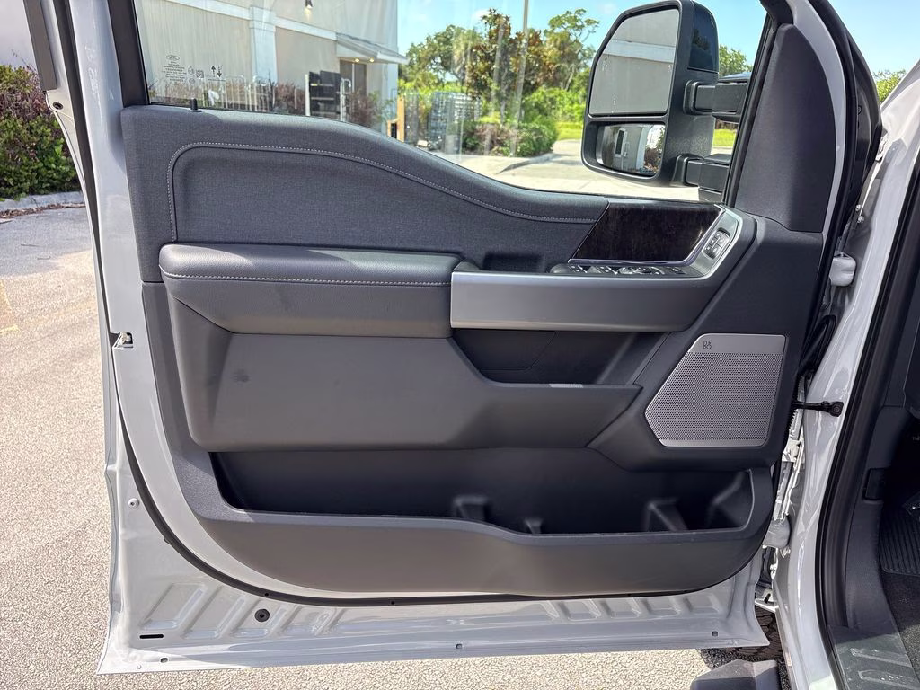 2026 Avalanche Ford Super Duty F-250 SRW Lariat 4X4 Truck