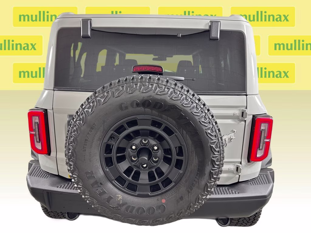 2026 Avalanche Gray Ford Bronco Badlands 4X4 SUV
