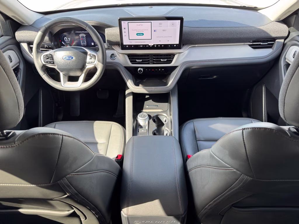 2025 Space White Metallic Ford Explorer Active RWD SUV