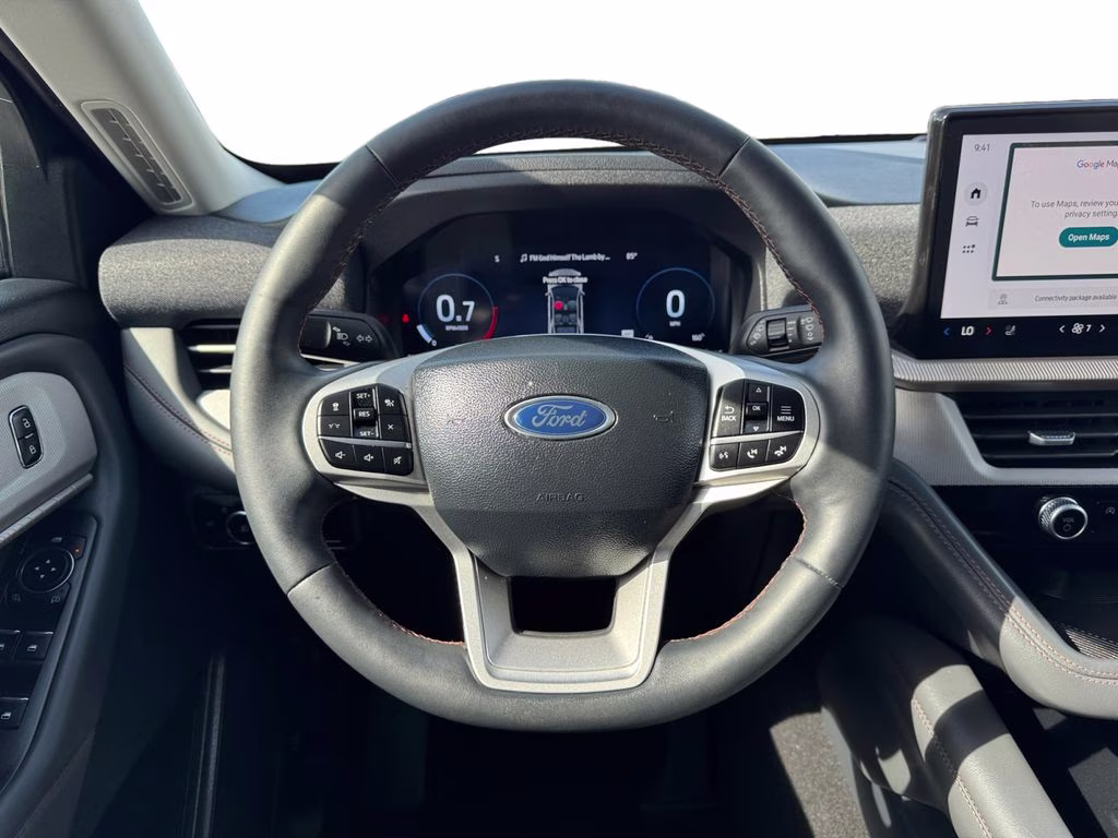 2025 Space White Metallic Ford Explorer Active RWD SUV
