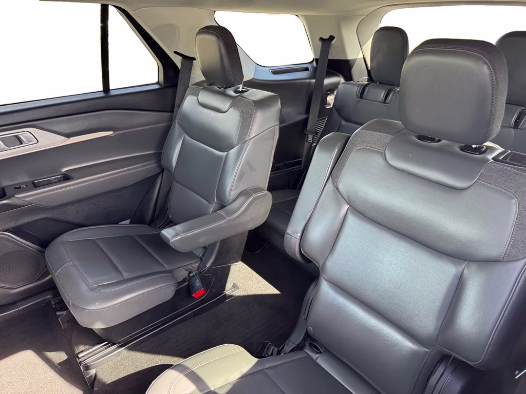 2025 Space White Metallic Ford Explorer Active RWD SUV
