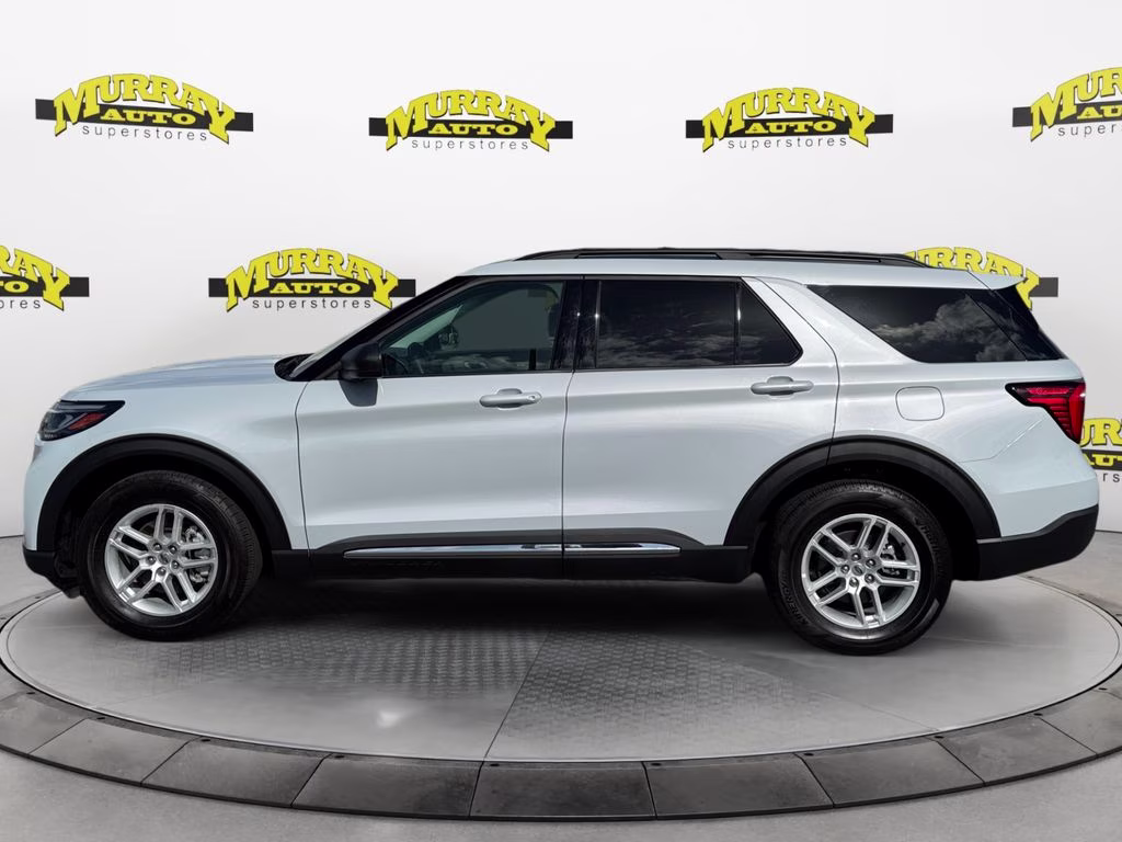2025 Space White Metallic Ford Explorer Active RWD SUV