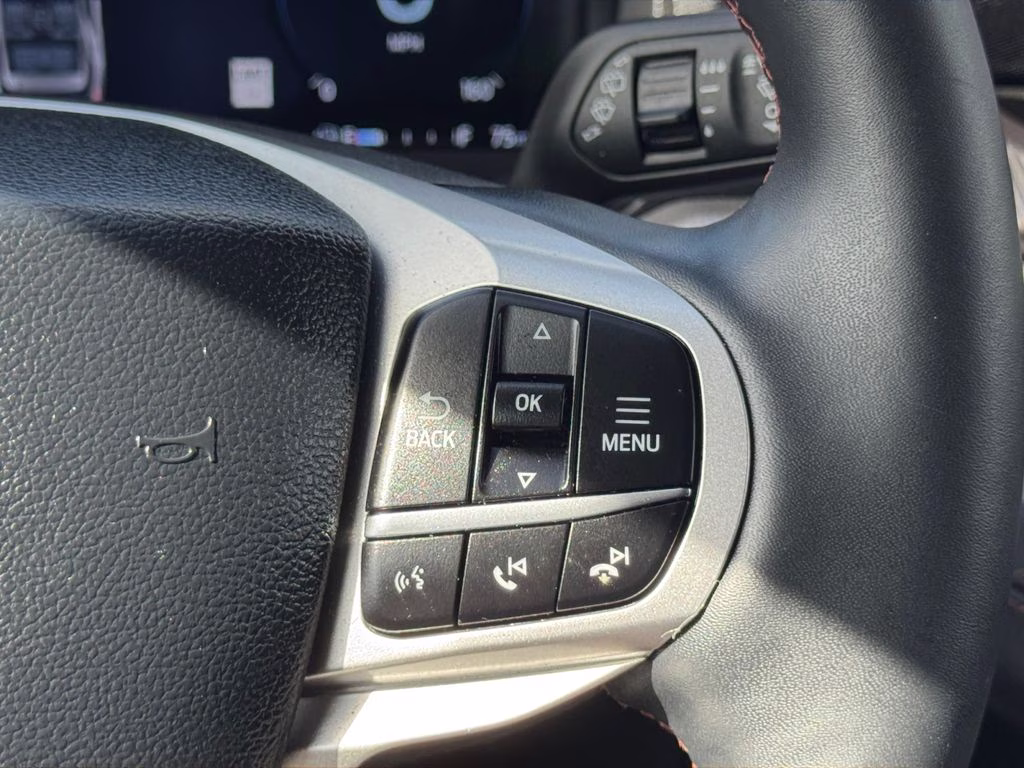 2025 Space White Metallic Ford Explorer Active RWD SUV