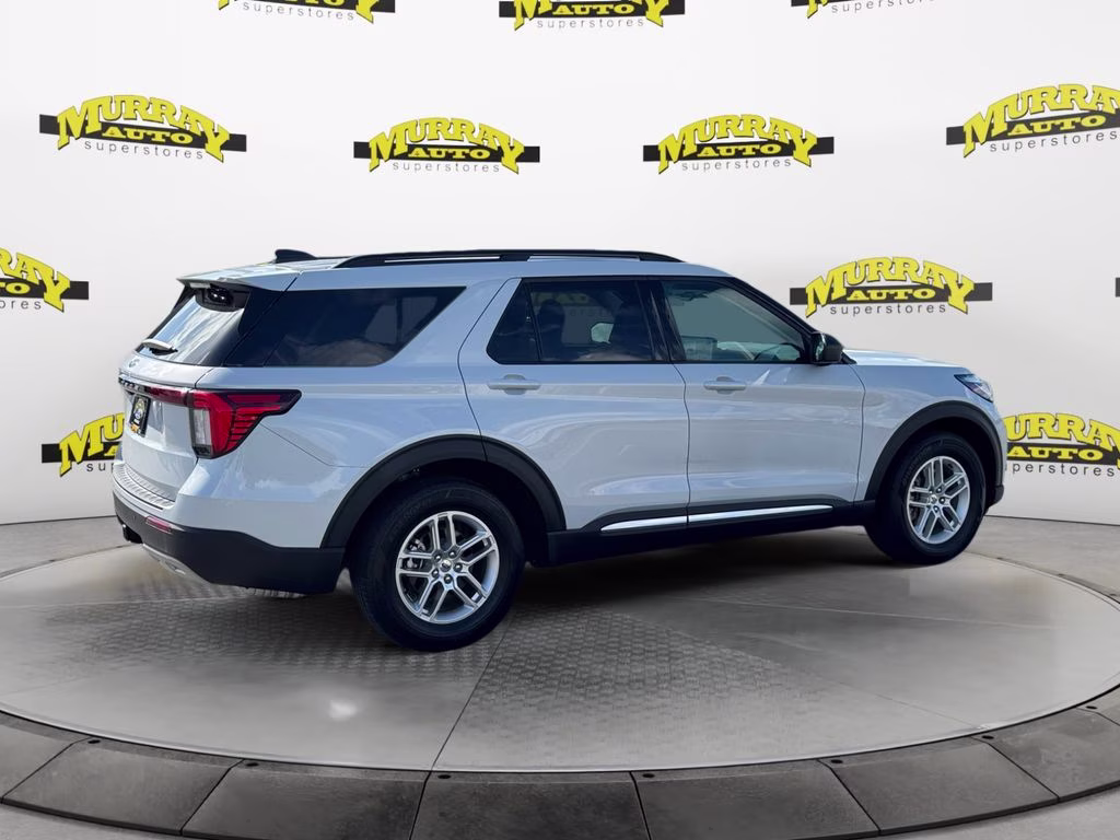 2025 Space White Metallic Ford Explorer Active RWD SUV