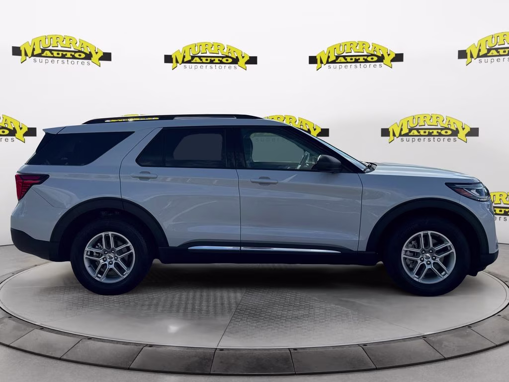 2025 Space White Metallic Ford Explorer Active RWD SUV