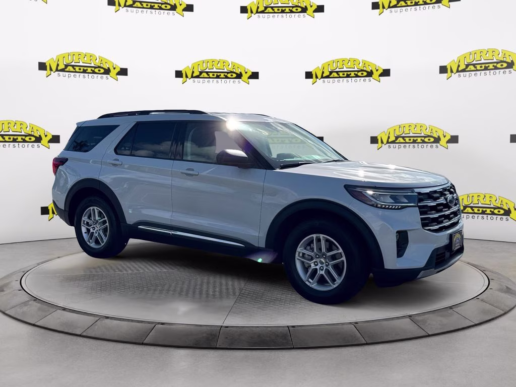2025 Space White Metallic Ford Explorer Active RWD SUV