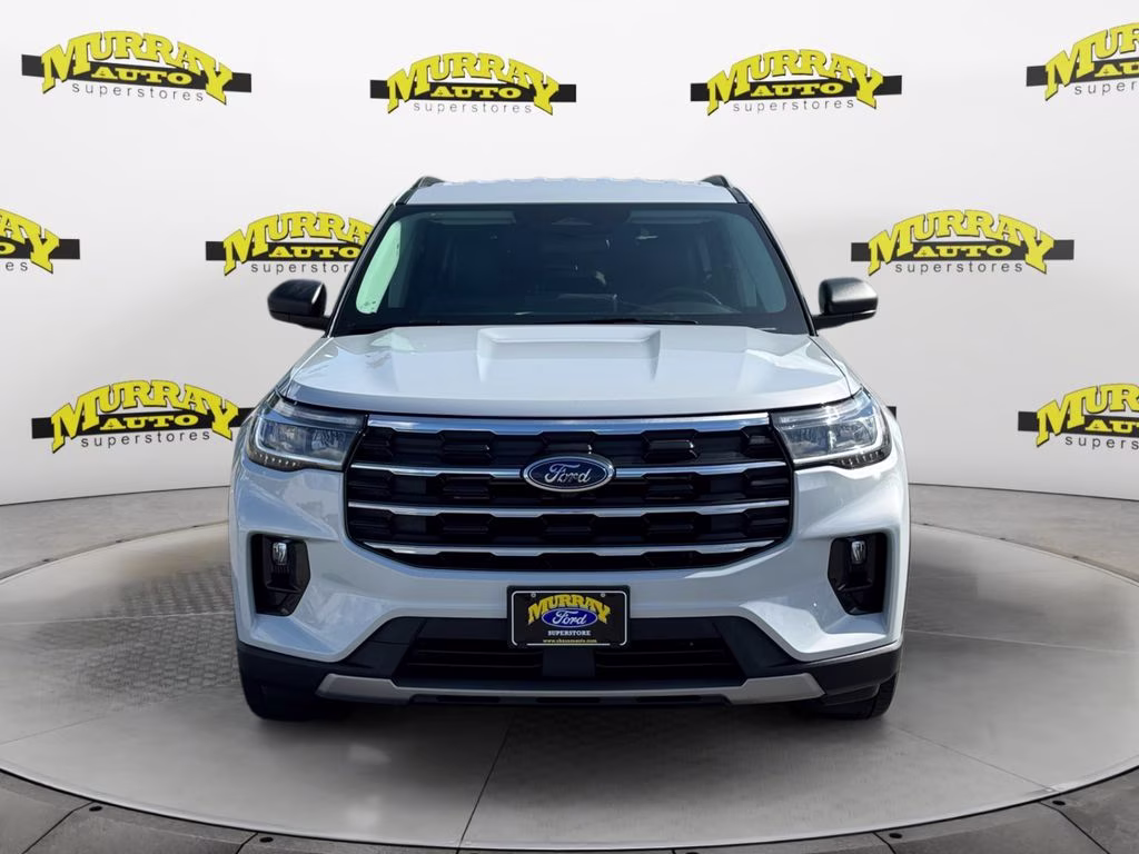 2025 Space White Metallic Ford Explorer Active RWD SUV