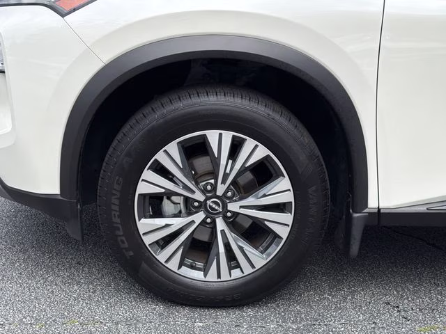 2023 Pearl White Tricoat Nissan Rogue SV AWD SUV