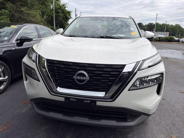 2023 Pearl White Tricoat Nissan Rogue SV AWD SUV