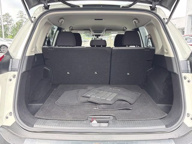 2023 Pearl White Tricoat Nissan Rogue SV AWD SUV