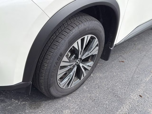2023 Pearl White Tricoat Nissan Rogue SV AWD SUV