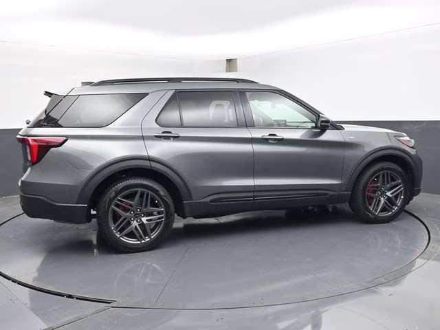 2025 Gray Metallic Ford Explorer ST-Line 4X4 SUV