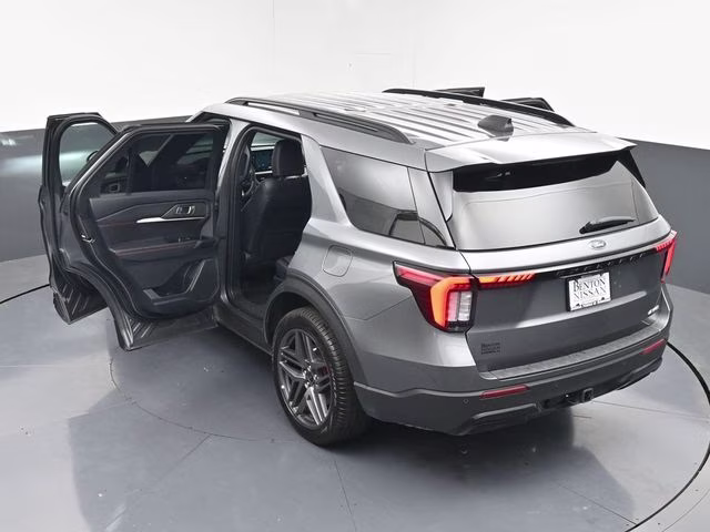 2025 Gray Metallic Ford Explorer ST-Line 4X4 SUV