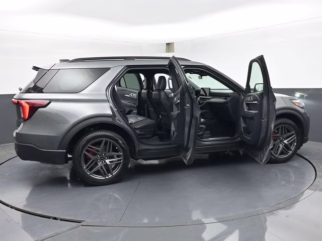 2025 Gray Metallic Ford Explorer ST-Line 4X4 SUV