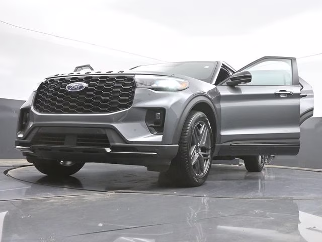 2025 Gray Metallic Ford Explorer ST-Line 4X4 SUV