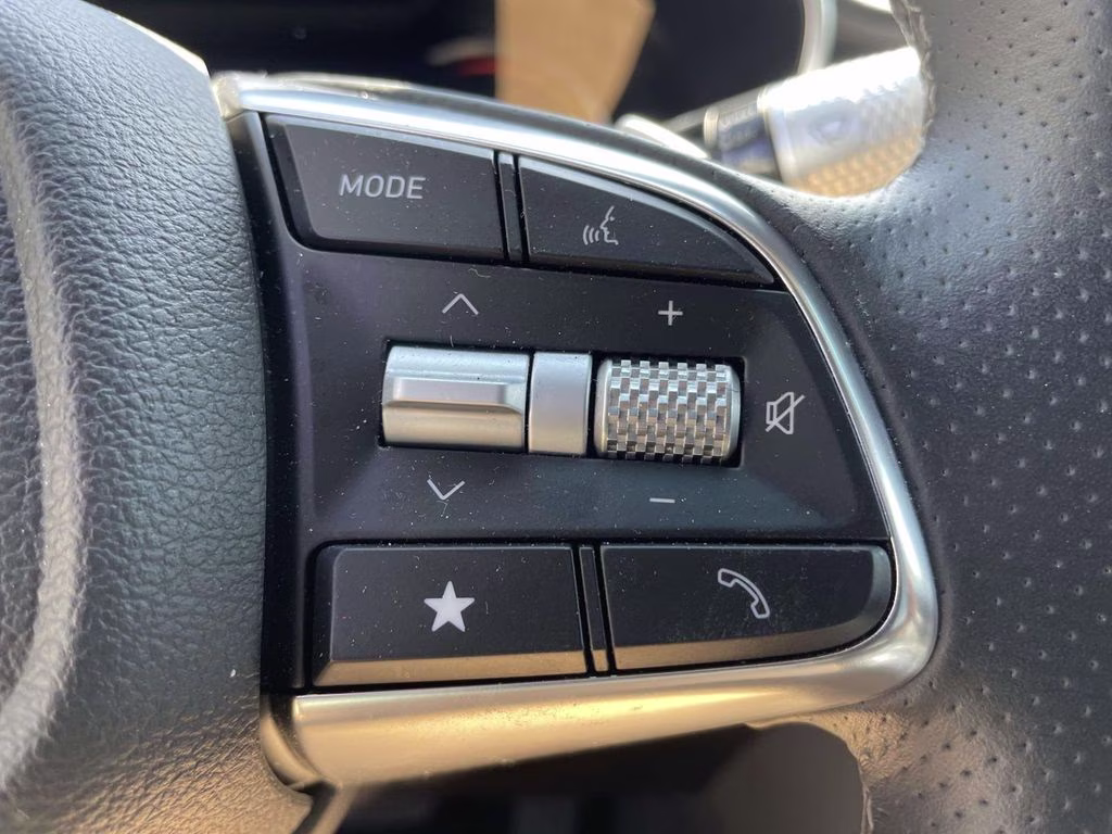 2025 Uyuni White Genesis G70 2.5T RWD Sedan