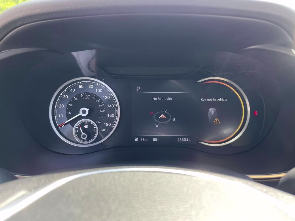 2025 Uyuni White Genesis G70 2.5T RWD Sedan
