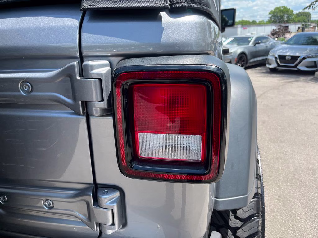 2018 Billet Silver Metallic Clearcoat Jeep Wrangler Unlimited Sport S 4X4 SUV