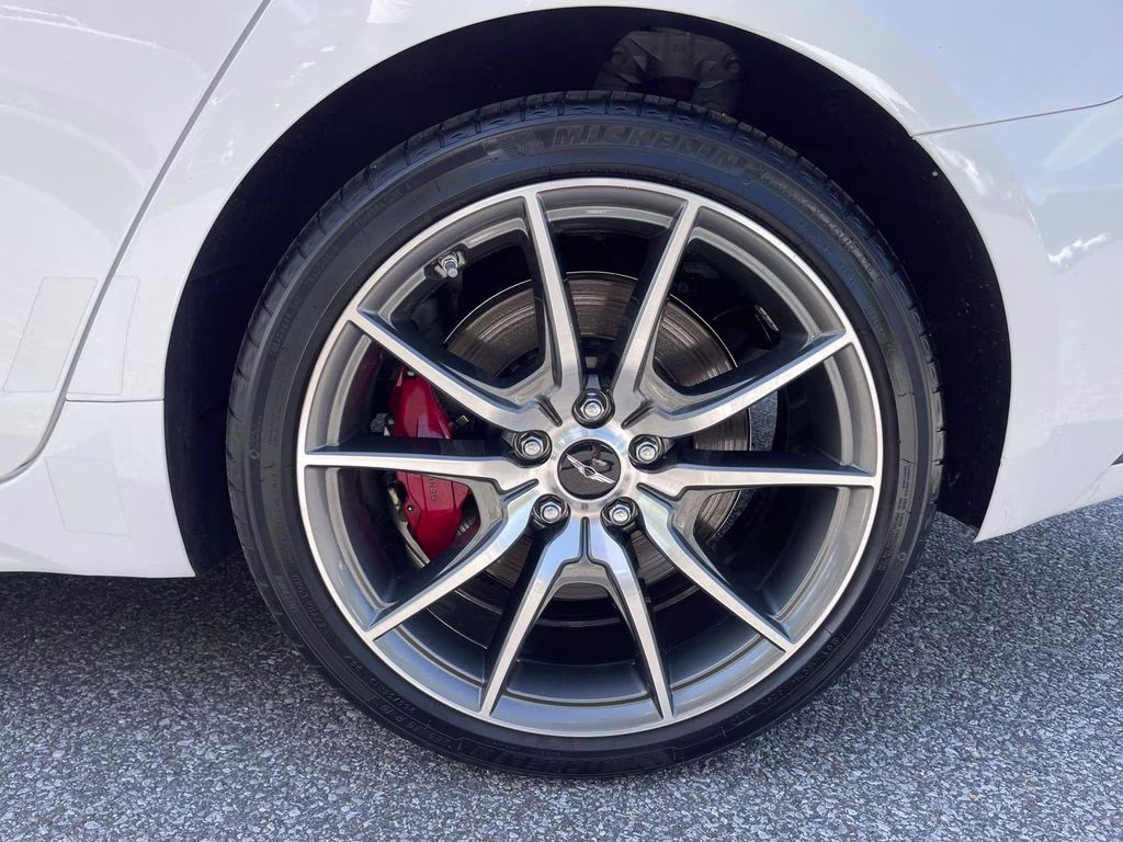 2025 Uyuni White Genesis G70 2.5T RWD Sedan