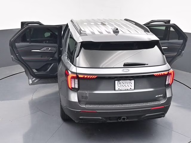 2025 Gray Metallic Ford Explorer ST-Line 4X4 SUV