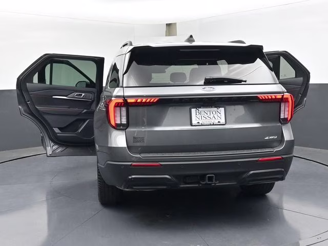 2025 Gray Metallic Ford Explorer ST-Line 4X4 SUV