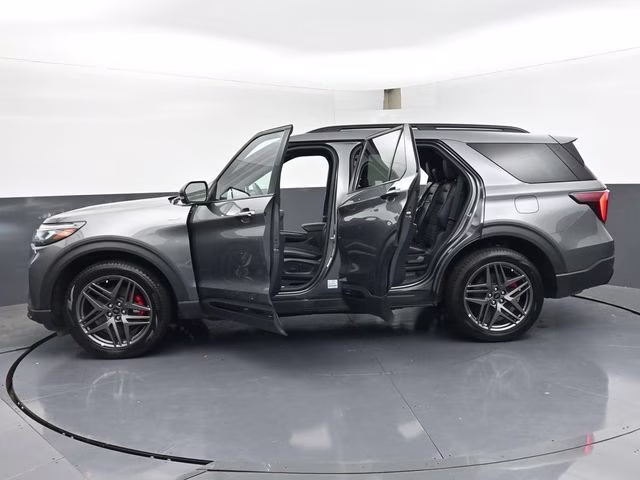 2025 Gray Metallic Ford Explorer ST-Line 4X4 SUV