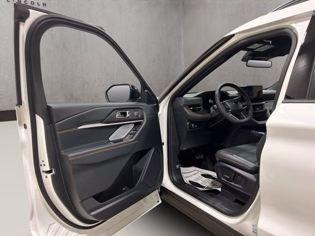 2026 Star White Metallic Tri-Coat Ford Explorer Tremor 4X4 SUV