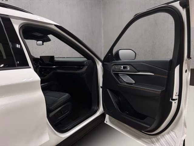 2026 Star White Metallic Tri-Coat Ford Explorer Tremor 4X4 SUV