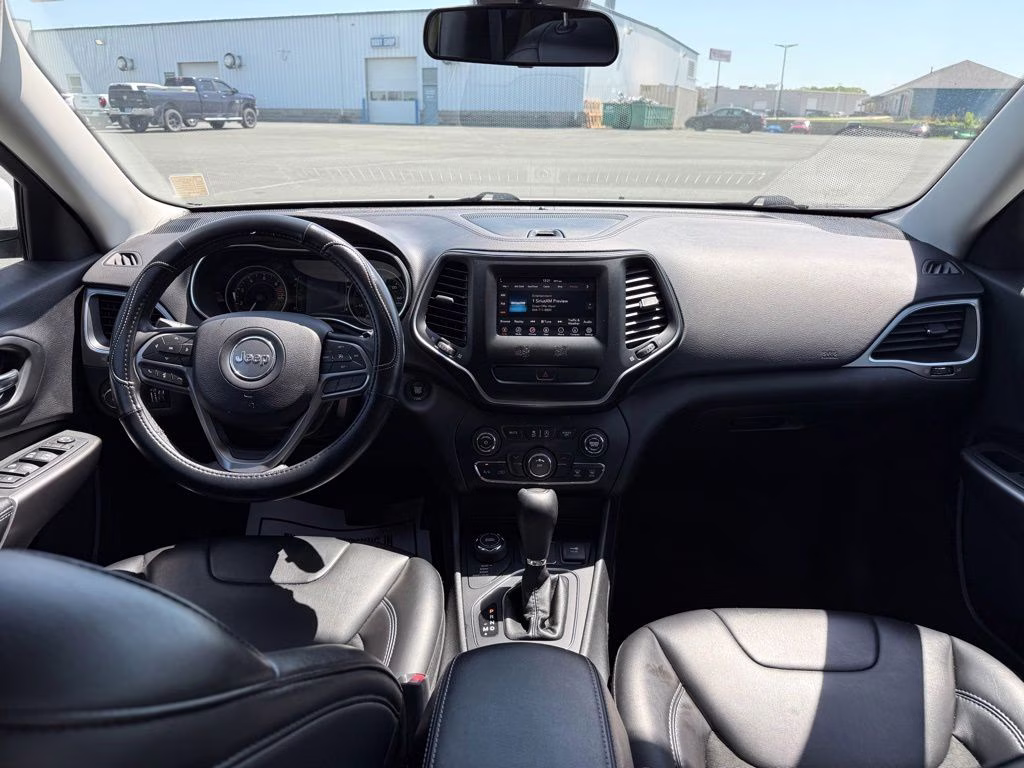 2019 Bright White Clearcoat Jeep Cherokee Latitude Plus 4X4 SUV