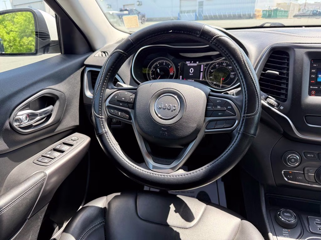 2019 Bright White Clearcoat Jeep Cherokee Latitude Plus 4X4 SUV