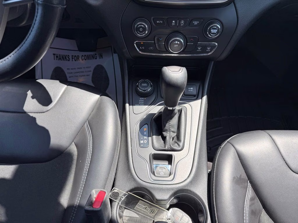 2019 Bright White Clearcoat Jeep Cherokee Latitude Plus 4X4 SUV