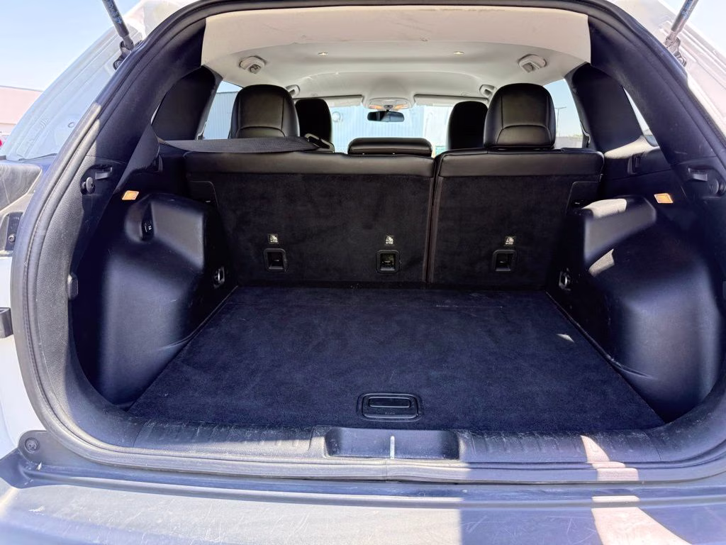 2019 Bright White Clearcoat Jeep Cherokee Latitude Plus 4X4 SUV