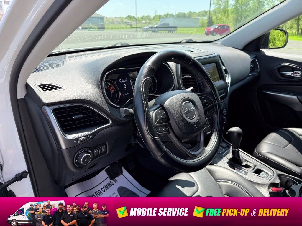 2019 Bright White Clearcoat Jeep Cherokee Latitude Plus 4X4 SUV