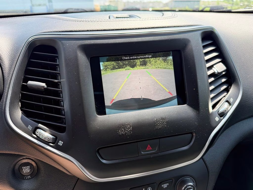 2019 Bright White Clearcoat Jeep Cherokee Latitude Plus 4X4 SUV