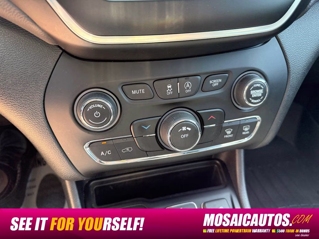 2019 Bright White Clearcoat Jeep Cherokee Latitude Plus 4X4 SUV