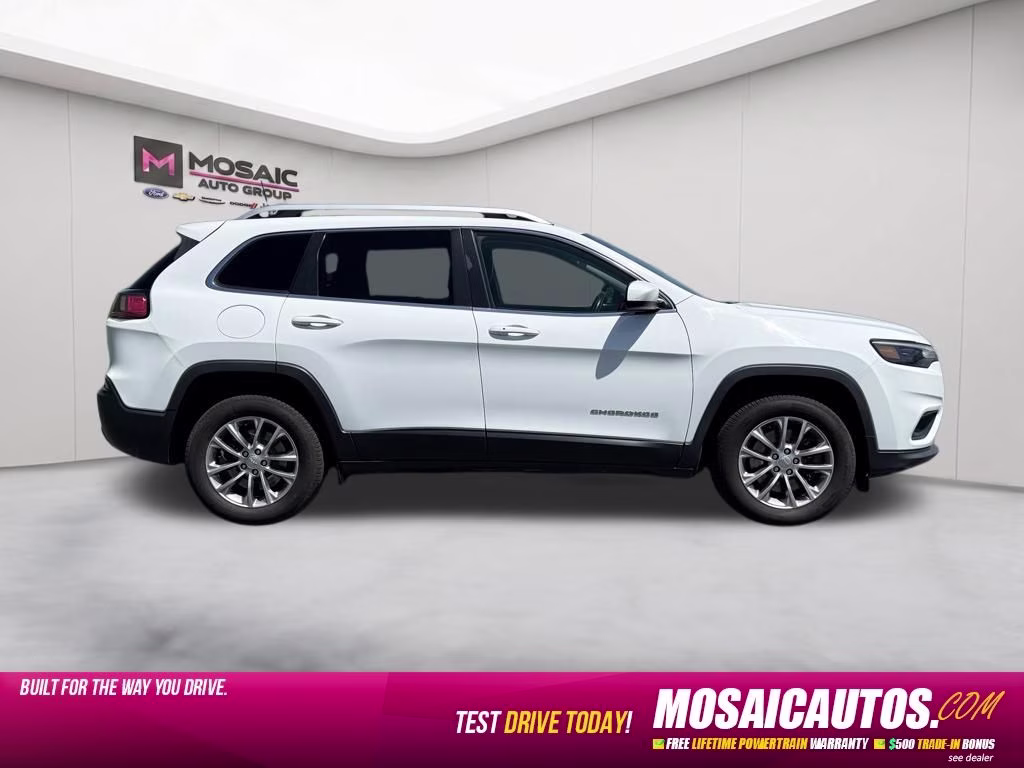 2019 Bright White Clearcoat Jeep Cherokee Latitude Plus 4X4 SUV
