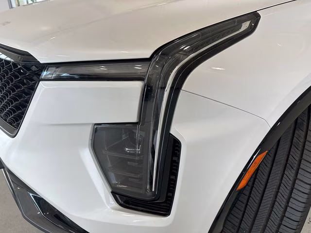 2024 Crystal White Tricoat Cadillac XT4 Sport AWD SUV