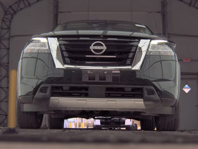 2024 Obsidian Green Pearl/Super Black Nissan Pathfinder Platinum 4X4 SUV
