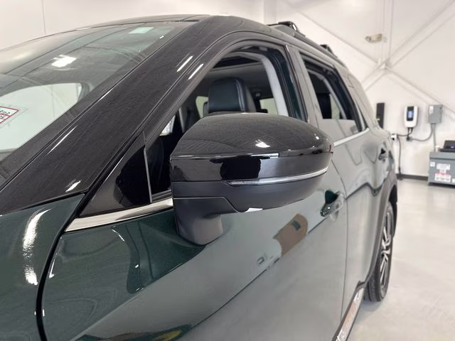 2024 Obsidian Green Pearl/Super Black Nissan Pathfinder Platinum 4X4 SUV