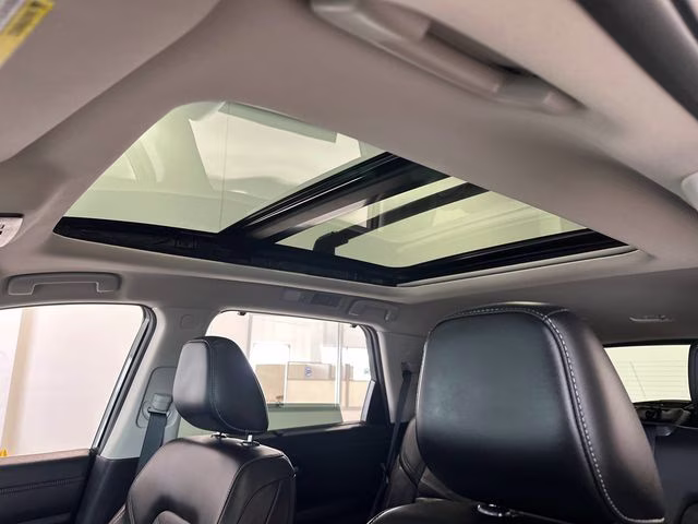 2024 Obsidian Green Pearl/Super Black Nissan Pathfinder Platinum 4X4 SUV