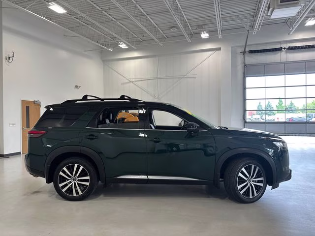 2024 Obsidian Green Pearl/Super Black Nissan Pathfinder Platinum 4X4 SUV
